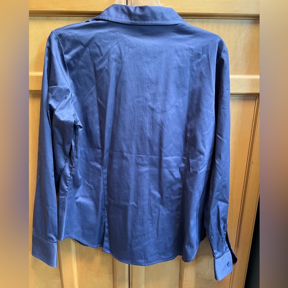 Never worn Large women’s Van Heusen long sleeve shirt. Original Tags - Picture 2 of 5